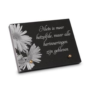 Gedenkartikelen Gedenksteen 20x15cm met Margrieten: Niets is meer hetzelfde