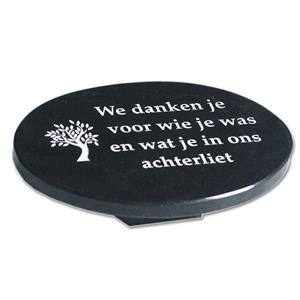 Gedenkartikelen Gedenksteen Ovaal met boom: We danken je voor wie je was en wat je in ons achterliet.
