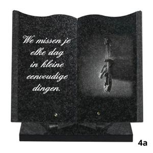 Gedenkartikelen Gedenkmonument Boek 35x35cm: tekst + lasertekening