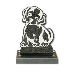 Gedenk Idee Memorialshop Hondje op sokkel 13x18cm van natuursteen met tekstkader