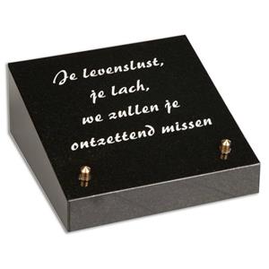 Gedenkartikelen Gedenksteen Vierkant: Je levenslust, Je lach, we zullen je ontzettend missen