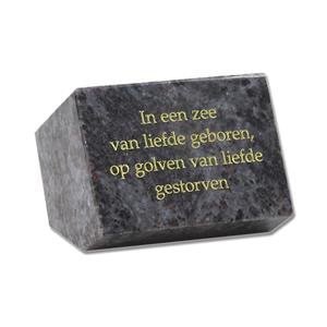 Gedenkartikelen Gedenksteen 8x11x8cm: In een zee van liefde geboren