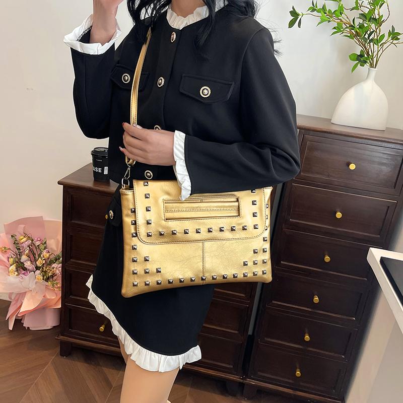 2024 Zomer Dames Flap Clutch Portemonnee Crossbody Tas Koreaanse Mode Vrouwen Anti Diefstal Envelop Tas Dames Goud Zwart Klinknagel casual Schoudertassen zwart