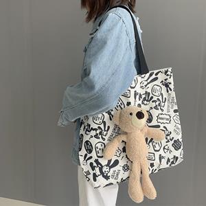 Sports Trend Bag Grote capaciteit tas nieuwe tij mode netto rode beer graffiti canvas tas dames schoudertas draagtas boodschappentas 2