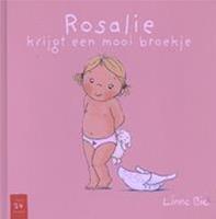 Rosalie krijgt een mooi broekje