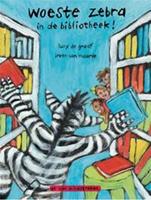 Woeste zebra in de bibliotheek