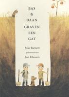 Bas en Daan graven een gat