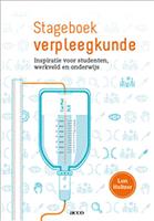 Krachtige verpleegkundige in 2300 uur