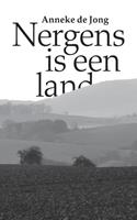 Anneke de Jong Nergens is een land -  (ISBN: 9789082953602)