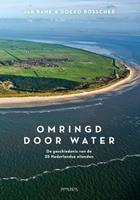 Doeko Bosscher Omringd door water