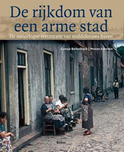 Coosje Berkelbach, Menno Schenke De rijkdom van een arme stad -   (ISBN: 9789024436064)