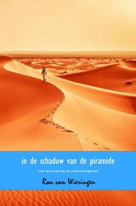 Ron van Wieringen In de schaduw van de piramide -   (ISBN: 9789402156393)