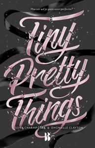 Dhonielle Clayton, Sona Charaipotra Tiny Pretty Things -   (ISBN: 9789463490832)