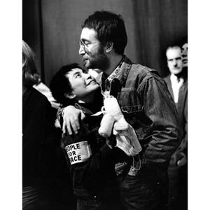 Thames & Hudson John & Yoko Plastic Ono Band - John Lennon