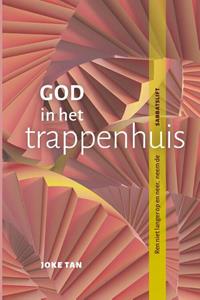 Joke Tan God in het trappenhuis -   (ISBN: 9789083304496)