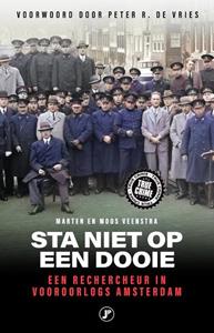 Marten Veenstra, Moos Veenstra Sta niet op een dooie -   (ISBN: 9789089756756)