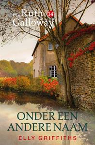 Elly Griffiths Onder een andere naam -   (ISBN: 9789026174919)
