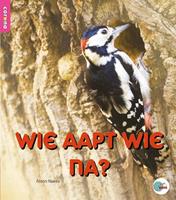 Wie aapt wie na?