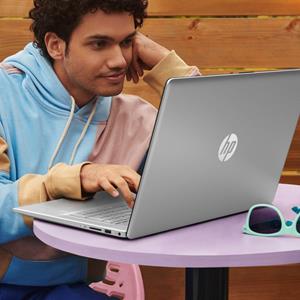 HP 17-cn2050nd Laptop 43,9 cm (17.3) Full HD Intel Core™ i5 i5-1235U 8 GB DDR4-SDRAM 512 GB SSD Wi-Fi 5 (802.11ac) Windows 11 Home Zilver