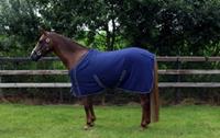Paardenfleecedeken met riem Q-essentials