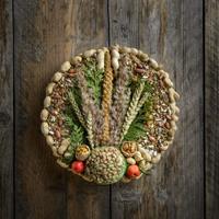 Voederkrans met pindanet en decoratie diameter 28 cm - Gebr de boon