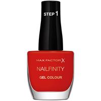 Max Factor NAILFINITY #420-spotlight on her