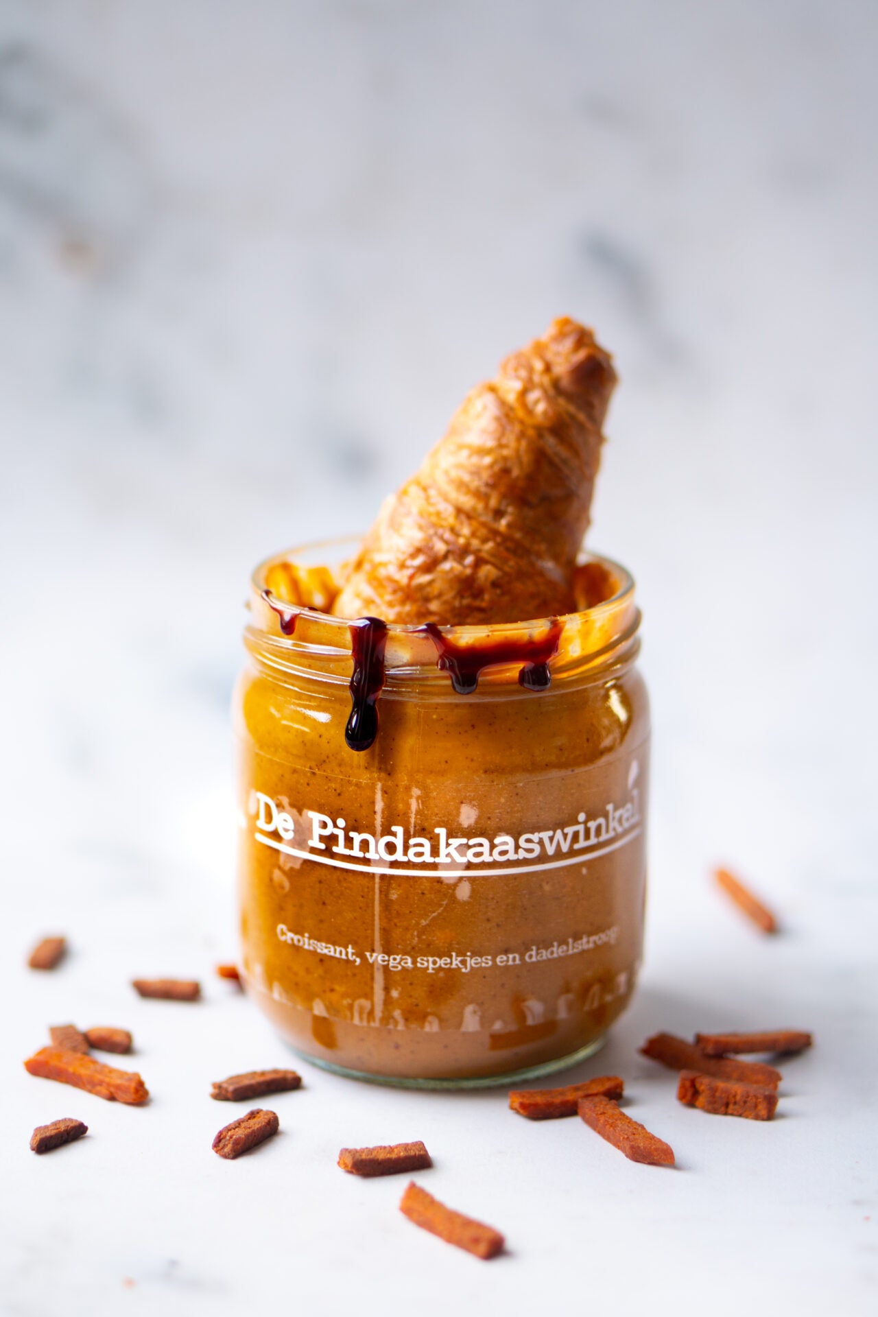 De Pindakaaswinkel Croissant Vega Spekjes & Dadelstroop (Culy.nl)