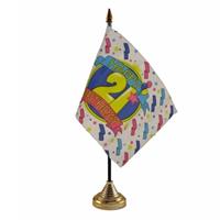 Bellatio 21ste verjaardag tafelvlaggetje 10 x 15 cm met standaard