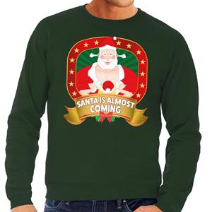 Shoppartners Foute kersttrui groen Santa Is Almost Coming voor heren