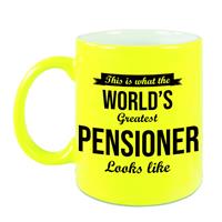 Bellatio How the worlds greatest pensioner looks like mok / beker neon geel pensioen cadeau collega 330 ml -