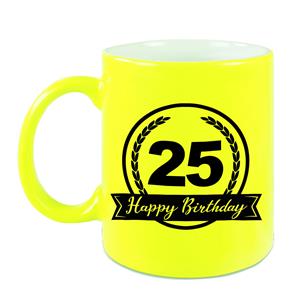 Bellatio Happy Birthday 25 years cadeau mok / beker neon geel met wimpel 330 ml -