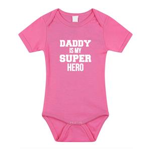 Bellatio Daddy super hero geboorte cadeau / kraamcadeau romper roze voor babys / meisjes -