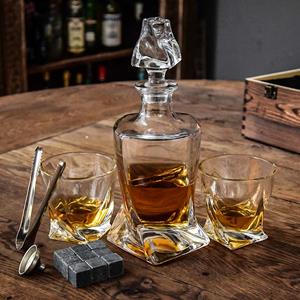 MikaMax Twisted Whiskey Decanter - Complete Whiskey Set - 1L