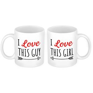 Bellatio I love this guy and girl cadeau beker set voor Valentijnsdag 300 ml -