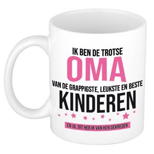 Bellatio Trotse oma van leukste kinderen cadeau koffiemok / theebeker 300 ml -