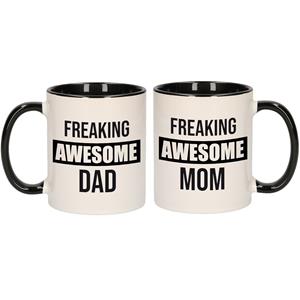 Bellatio Dad en Mom freaking awesome zwart mok - Cadeau beker set voor Papa en Mama -