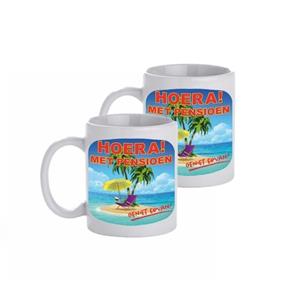 Bellatio 2x stuks pensioen kado beker / mok 300 ml -