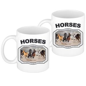 Bellatio 2x stuks dieren paard beker - horses/ paarden mok wit 300 ml -