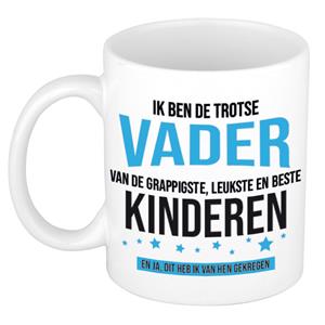 Bellatio Trotse vader van leukste kinderen cadeau koffiemok / theebeker 300 ml -