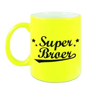 Bellatio Super broer cadeau mok / beker neon geel met sterren 330 ml -