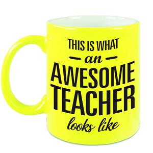 Bellatio Awesome teacher cadeau neon gele mok / beker voor juf / meester 330 ml -