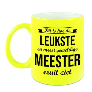 Bellatio Leukste en meest geweldige meester cadeau koffiemok / theebeker neon geel 330 ml -