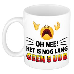 Bellatio Nog lang geen 5 uur kado mok / beker wit - cadeau collega -