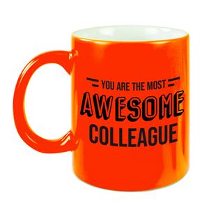 Bellatio 1x stuks collega cadeau mok / beker neon oranje the most awesome colleague -