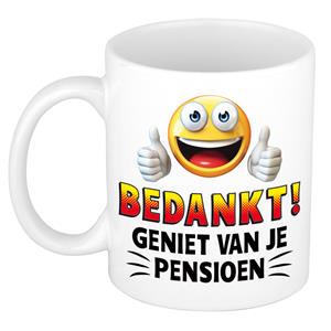 Bellatio Geniet van je pensioen kado mok / beker wit met smiley - collega afscheidscadeau / VUT / pensioen -