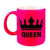 Bellatio Cadeau Queen mok/ beker fluor neon roze met zwarte bedrukking 300 ml -