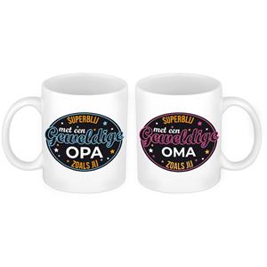 Bellatio Superblij met een Opa en Oma zoals jij mok - Cadeau beker set voor Opa en Oma -