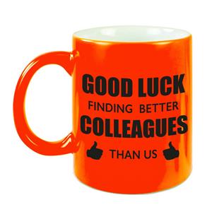 Bellatio Good luck finding better colleagues than us mok / beker neon oranje bedankt cadeau collega 300 ml -