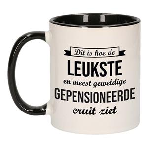 Bellatio Hoe de leukste gepensioneerde eruitziet mok / beker wit met zwart bedankt cadeau collega 300 ml -