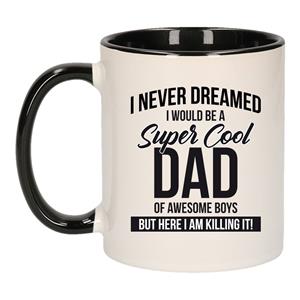 Bellatio Cool dad of awesome boys mok / beker zwart wit 300 ml - Cadeau mokken - Papa/ Vaderdag -